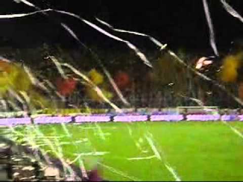"DEPORTES TOLIMA Vs Once Caldas LA HINCHADA EN LA FINAL LIGA POSTOBON II 2010" Barra: Revolución Vinotinto Sur &bull; Club: Tolima