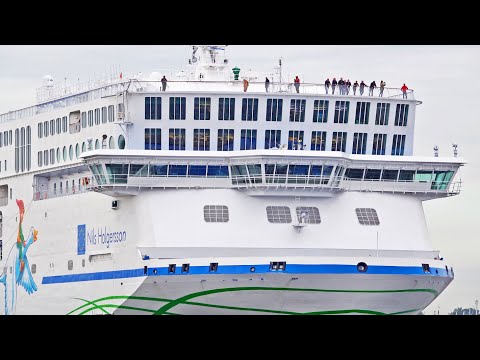 GIANT SHIPS UP CLOSE AT LÜBECK TRAVEMÜNDE PORT - 4K SHIPSPOTTING GERMANY OCTOBER 2022