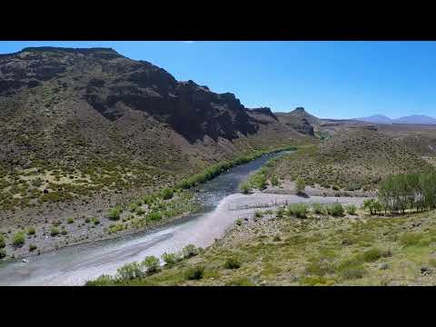 Confluencia del Río Neuquén y Río Varvarco | Paisaje fluvial patagónico – Neuquén