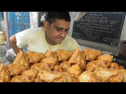 The Man is so fast (Snacks King) | We Love the Street Food of Varanasi India Video