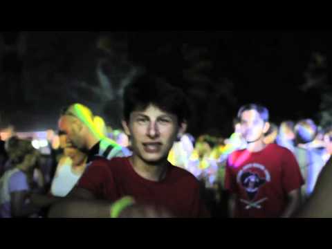 MAK FLOSS WORKING THE CROWD AT THE EXIT VILLAGE (Positive vibrations camp)