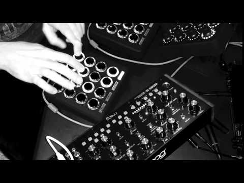 Moog Mother 32 + Midi Fighter 3D [Dub Patch]