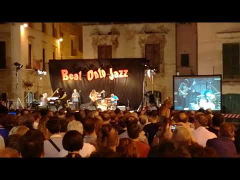 Felix Pastorius Bass Solo - Yellowjackets