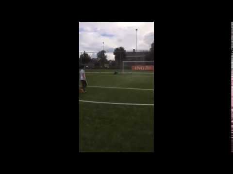 Geweldige Redding jeugdkeeper van The Gunners Breda