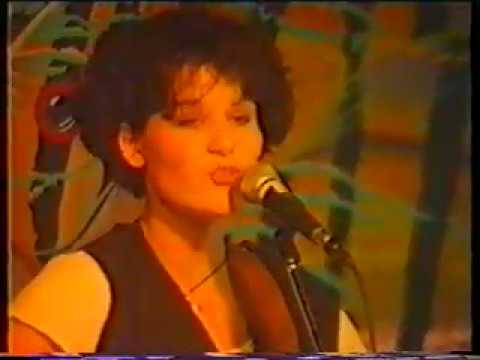 Kylie Harris - I Hate Turkeys (solo live 1995)