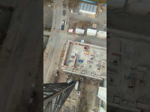 Kranführer Berlin , Bauelemente einbauen. Kran Berlin