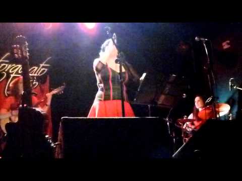 Mavi Diaz - Gato De Estocolmo 26/10/11