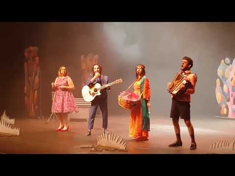 "A ciranda rodava no meio do mundo..." - Crianceiras - Mario Quintana