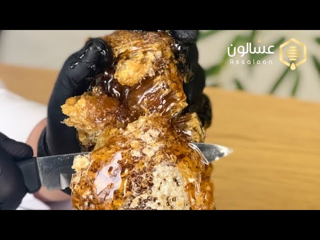 عسل حر بالشمع