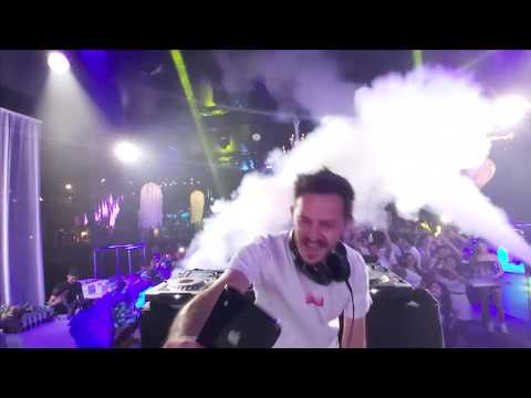 BURAK YETER (DJ PERFORMANCE)