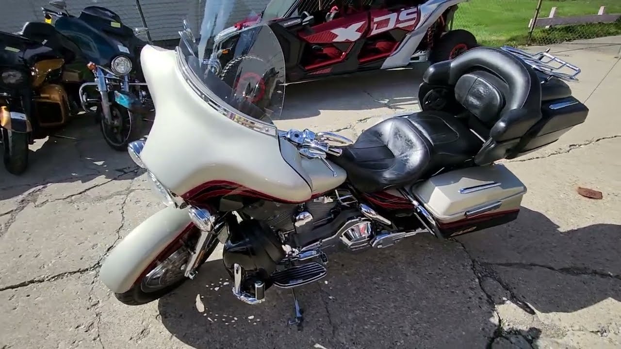 2006 Harley-Davidson® CVO™ Ultra Classic® Electra Glide® Motorcycle