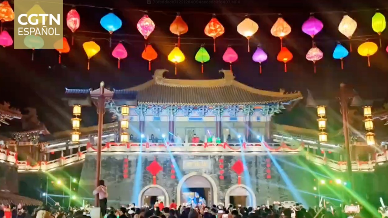 Un recorrido nocturno por el parque temático de Wuxi para celebrar el Año Nuevo chino