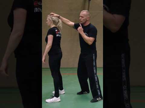 Woman Self Defense against hair grab - SAMI-X DEFEND KRAV MAGA #yt_shorts #selfdefense #kravmaga #yt