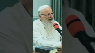 Let my people go | הרב שמואל אליהו בשיחה עם הרב אורי שרקי (הרב שמואל אליהו) - התמונה מוצגת ישירות מתוך אתר האינטרנט יוטיוב. זכויות היוצרים בתמונה שייכות ליוצרה. קישור קרדיט למקור התוכן נמצא בתוך דף הסרטון