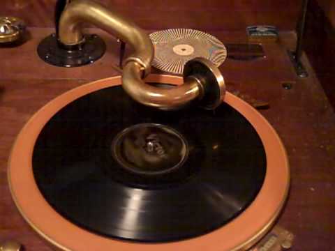 Roger Wolfe Kahn Billy Jones Joe Venuti Miff Mole - Baby-Fox Trot Lullaby - Roaring 20's.MP4