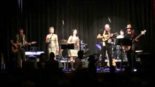 Foreign Affairs Band (FAB) playing Walking after Midnight (Patsy Cline, Fairground Attraction)