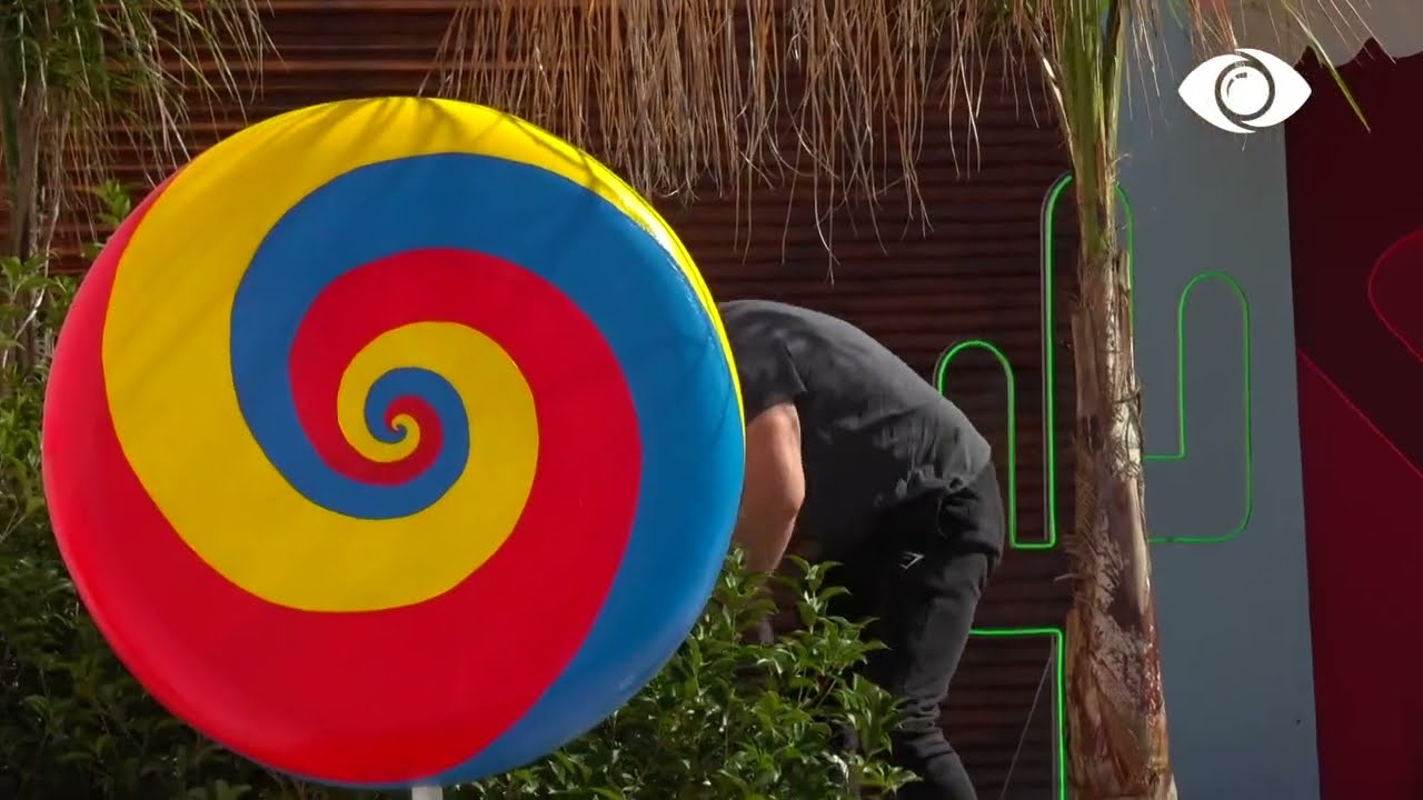 Elvisi gjen pajisjet e fshehura në oborr