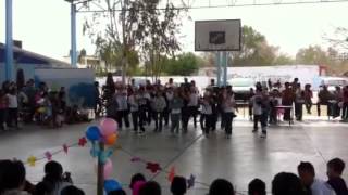 preview picture of video 'yuliana bailando en primaria víctor Hugo'