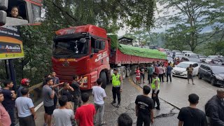 Download lagu Luar Biasa Sulit, Drama Terburuk Truk Siba Surya Mesin Tak Bisa Distarter di Tanjakan Sitinjau Lauik mp3