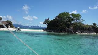 preview picture of video 'Arriving at the Bulog Dos Island, Coron, Palawan: a white beach island with a sandbar!'