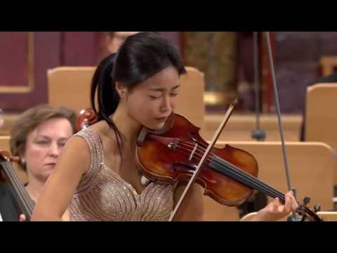 Soyoung Yoon plays Applemania by Aleksey Igudesman from the Winiawski Competition