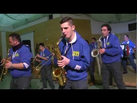 La "SassinFunky Street Band" si esibisce nel Teatro Valle di Sassinoro (BN)