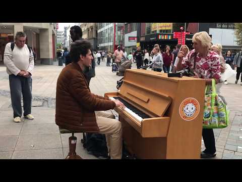 Live Piano Medley in Dortmund – Thomas Krüger Video