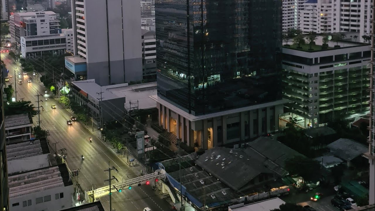 Live webcam view of Phetchaburi Road Traffic View
