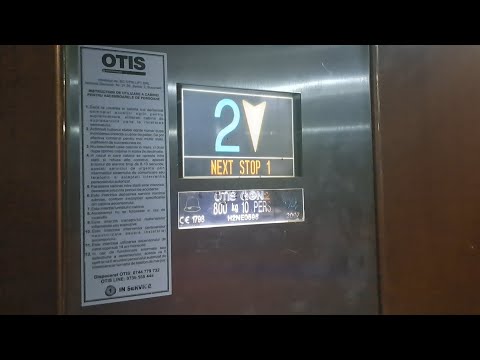 2x 2007 OTIS Gen2 traction elevators (1x out of service) @ Magazinul Universal Dumbrava, Sibiu