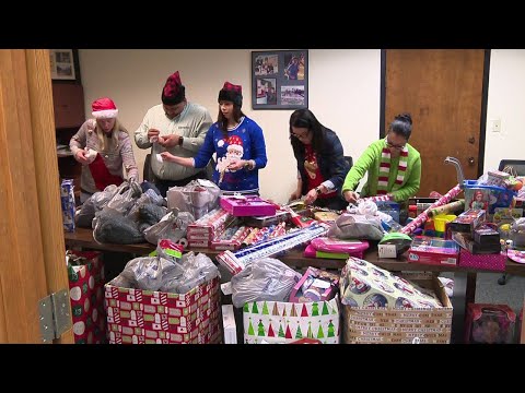 Alamo Community Group, Woodforest National Bank collect gifts for needy