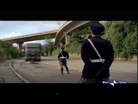 Polizia ferma camionista alta velocità