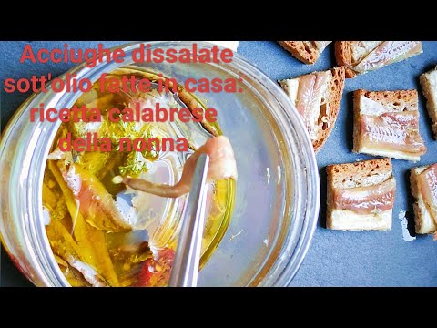 Acciughe dissalate e messe sott'olio fatte in casa: ricetta calabrese della nonna