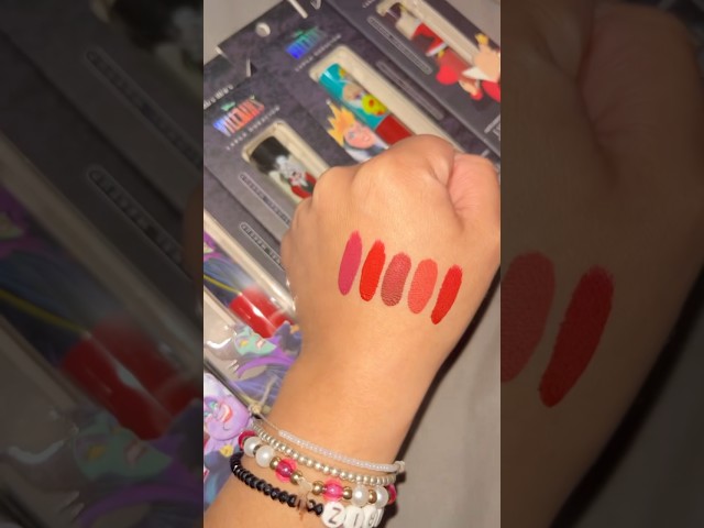 Vídeo relacionado con Disney Villanos Neceser y Peine, Set de Belleza Malefica Bolso de Viaje y Cepillo para el Cabello, Regalo Niñas, Mujeres, Adolescentes