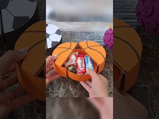 Vídeo relacionado con Pack taza + caramelos | Ser de la Real Mola un Huevo | Regalo divertido para aficionados del Real Sociedad | Idea original para cumpleaños, Navidad o Día del Padre | Cerámica AAA 350 ML