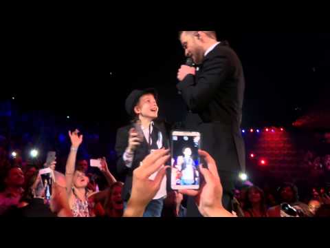 Justin Timberlake takes a selfie with Simon Vegas