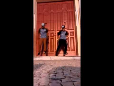 MC LK TRAJADÃO E MC CHAPO - TA NO BAILE LOUCA