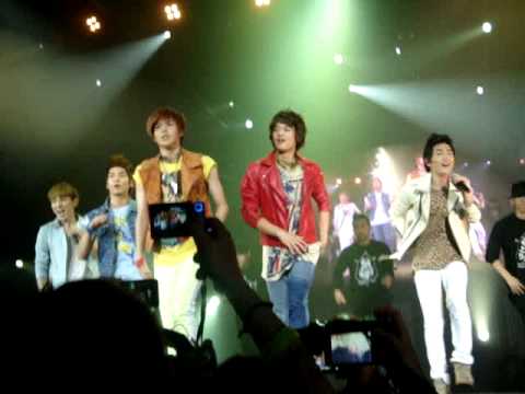 Shinee - Replay + Get down SMTown Paris