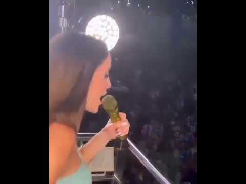 Claudia Leitte cantando "Liquitiqui " no Carnabral 2023