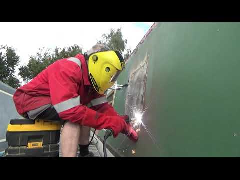 Narrowboat build & fit out remove window part 2
