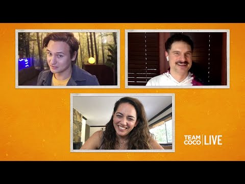 Flula Borg & Sona Movsesian幫助摩西填寫他的選票 - 可可團隊直播：摩西風暴和朋友。 (Flula Borg & Sona Movsesian Help Moses Fill Out His Ballot – Team Coco LIVE: Moses Storm And Friends)