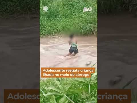 Adolescente resgata criança ilhada no meio de córrego #falabrasil #shorts