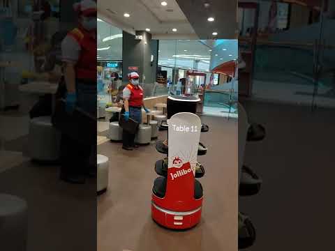 Jollibee apresenta Robot Servers chamados #Jollibots em Cebu na SM Seaside City Branch