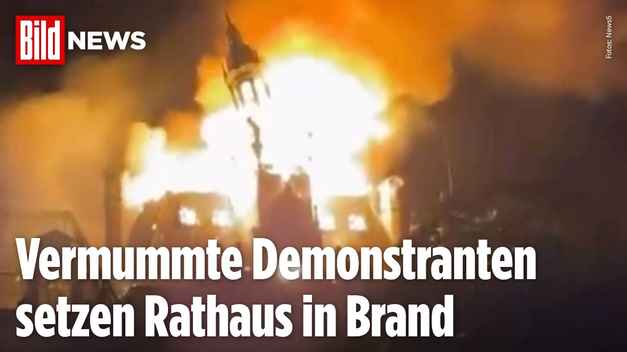 FRANKREICH IM AUSNAHMEZUSTAND: Historisches Rathaus stürzt nach Krawallen ein