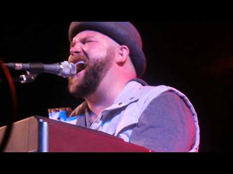 Love Somebody (Maroon 5 Cover= Clip)- Ryan Innes @ Rooftop