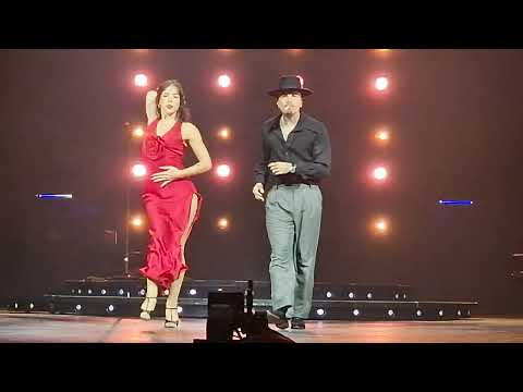 Rauw Alejandro & Maria aka Sofia dancing Salsa (Cosa Nuestra World Tour live 25.06.2025 Wien)