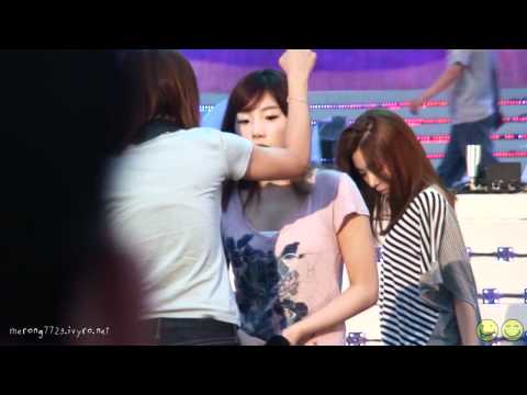 [Fancam] 100629 Taeyeon's Listening To Staff @ National Festival