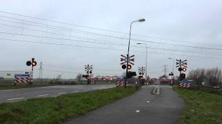 preview picture of video 'Spoorwegovergang Kockengen/ Dutch Railroad /Level Crossing/ Bahnübergang/ passage a Niveau'