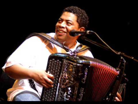 Regis Gizavo - Tsikaholy