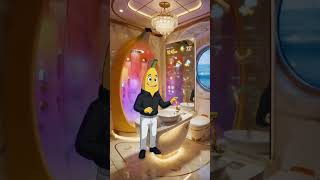 banana giving you a 360 tour of cruise ship room 😁🍌