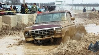 preview picture of video 'Ford 4x4 Pickup Mudding At Gladwin Mud Bog'